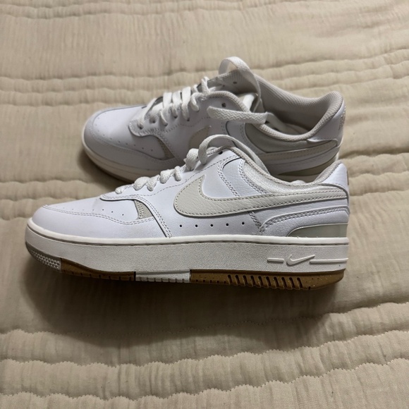 Nike Sneakers - Picture 1 of 1